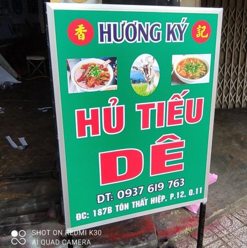 Bảng bạt có chân đứng, 2 mặt viền ốp nhôm