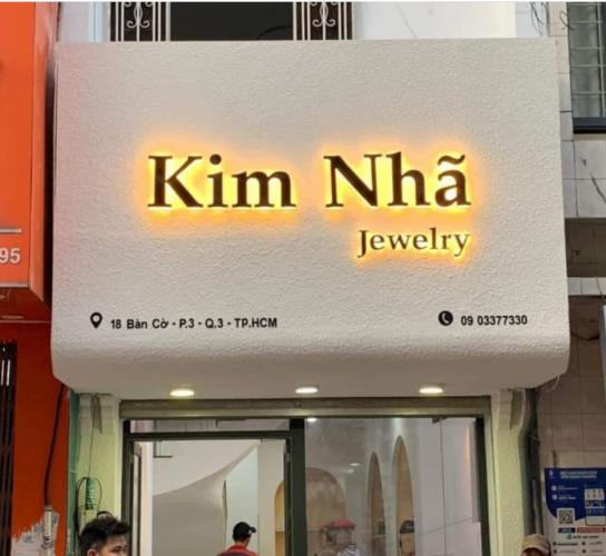 Bảng hiệu nền thạch cao chữ alu có đèn