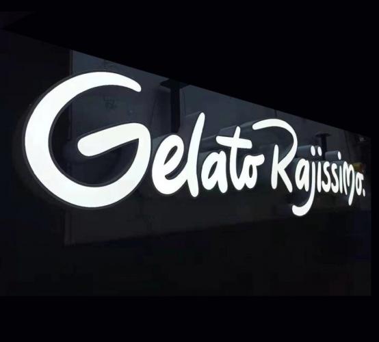 Chữ mica nổi khối có đèn led