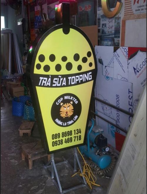  Hộp đèn mica dán decal - cắt theo hình - có chân