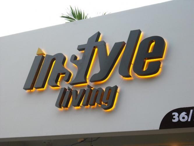 chữ nổi inox đèn sáng chận phong cách sang trọng