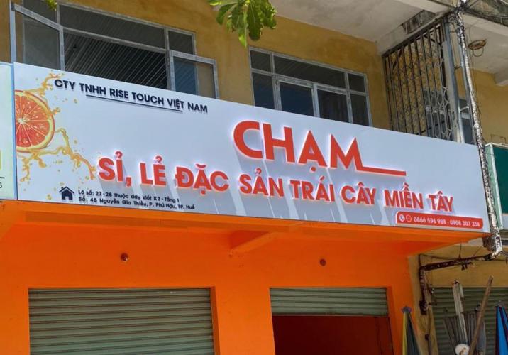 Biển quảng cáo trắng, nội dung mica nổi khối không đèn