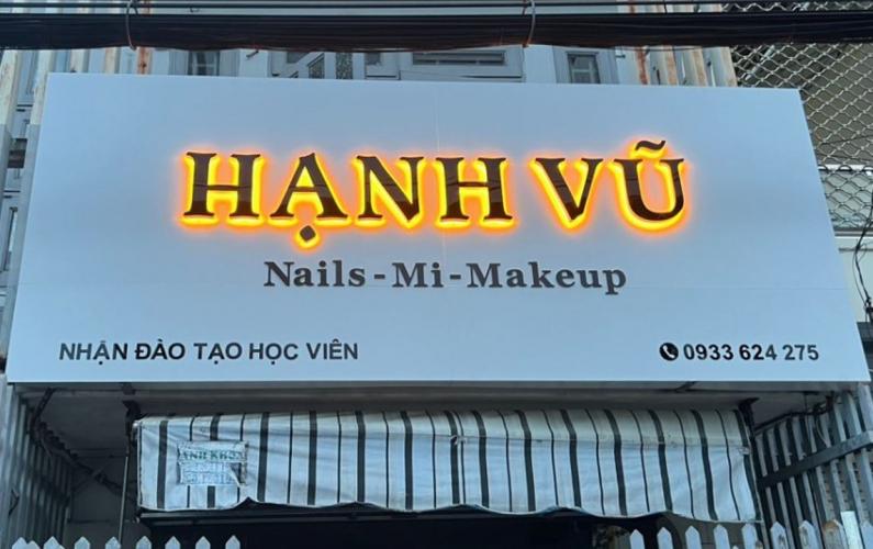 bảng hiệu alu, chữ mica đen đèn hắt chân siêu nổi giá bình dân