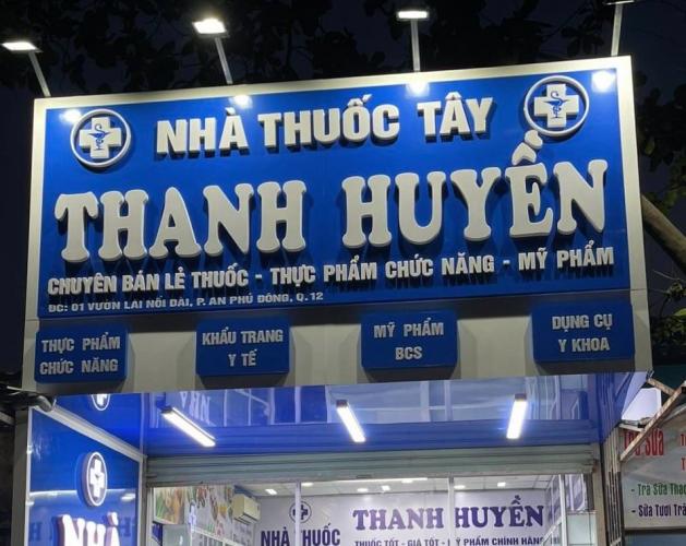 biển hiệu alu lắp đèn pha, chữ mica uốn nổi khối không đèn.