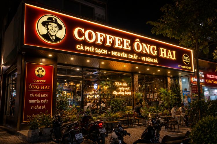 THIẾT KẾ BẢNG HIỆU CAFE SANG TRỌNG – NÂNG TẦM ĐẲNG CẤP THƯƠNG HIỆU