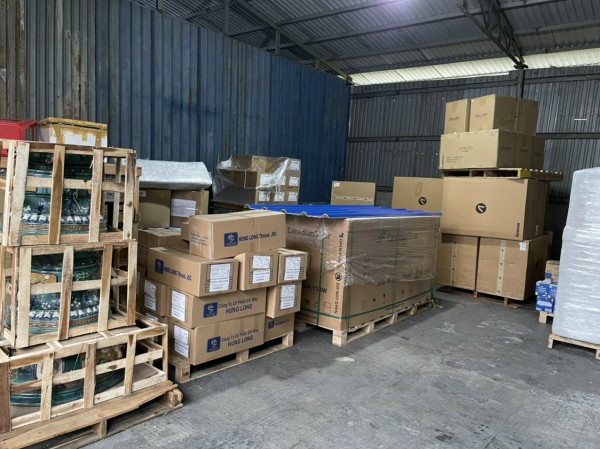 Chuyên nhận vận chuyển hàng đi Hà Nội và các tỉnh với giá thành rẻ, Hàng hoá luôn được đảm bảo an toàn, thời gian giao nhận hàng nhanh chóng.